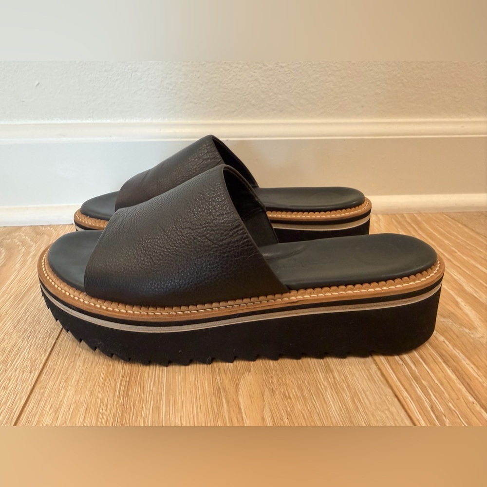 Paul Green Black Platform Slide Sandals with Tan Trim